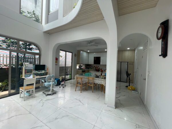 Bán biệt thự 212.5m2 xây 1 trệt 2 lầu Jamona Home Resort Thủ Đức giếng trời rộng, nội thất cao cấp