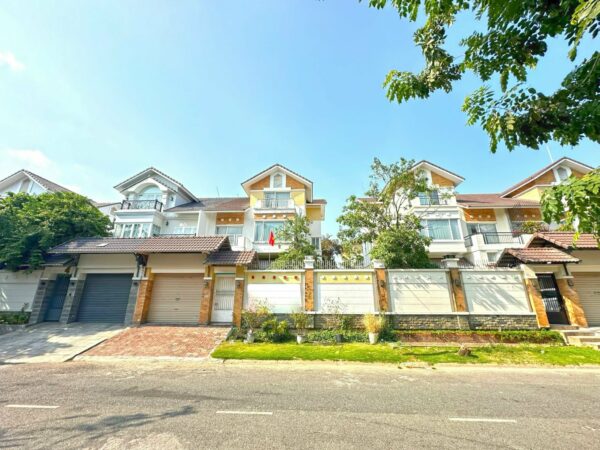 Bán biệt thự song lập lập 288 m2 đường nội bộ Nam Phú Villas Quận 7