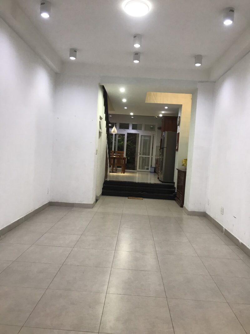 Bán nhà 73m2 SHR 4 tầng đường công viên sát ĐH Văn Lang Đặng Thùy Trâm