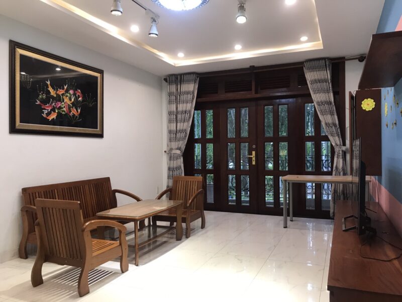 Bán nhà 73m2 SHR 4 tầng đường công viên sát ĐH Văn Lang Đặng Thùy Trâm
