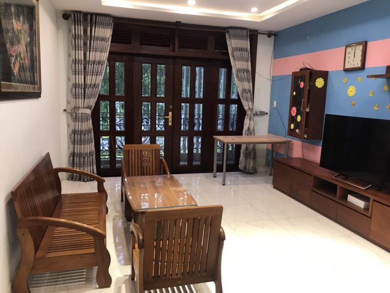 Bán nhà 73m2 SHR 4 tầng đường công viên sát ĐH Văn Lang Đặng Thùy Trâm