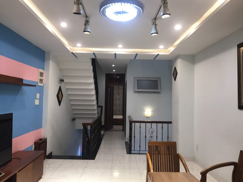 Bán nhà 73m2 SHR 4 tầng đường công viên sát ĐH Văn Lang Đặng Thùy Trâm