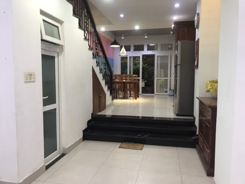 Bán nhà 73m2 SHR 4 tầng đường công viên sát ĐH Văn Lang Đặng Thùy Trâm