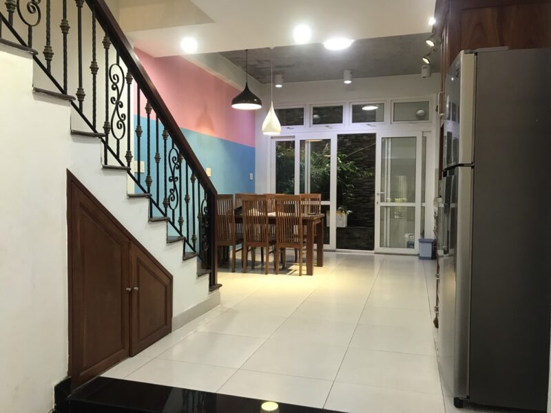 Bán nhà 73m2 SHR 4 tầng đường công viên sát ĐH Văn Lang Đặng Thùy Trâm