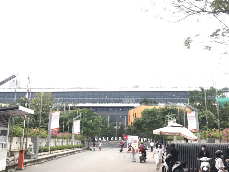 Bán nhà 73m2 SHR 4 tầng đường công viên sát ĐH Văn Lang Đặng Thùy Trâm
