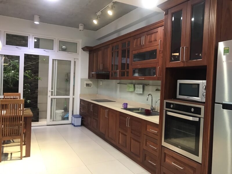 Bán nhà 73m2 SHR 4 tầng đường công viên sát ĐH Văn Lang Đặng Thùy Trâm