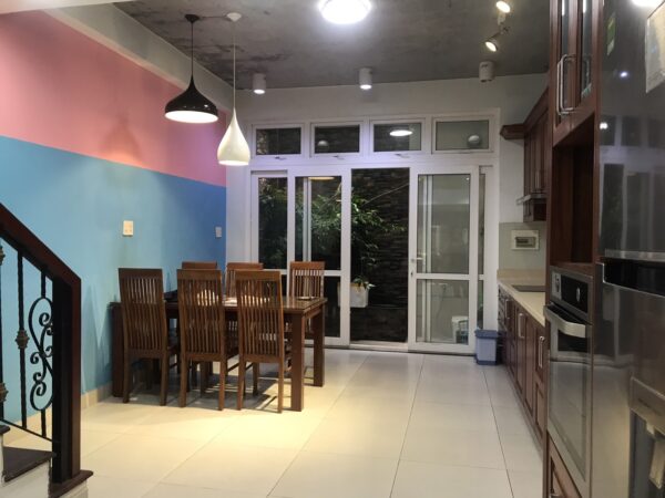 Bán nhà 73m2 SHR 4 tầng đường công viên sát ĐH Văn Lang Đặng Thùy Trâm