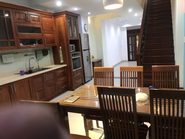 Bán nhà 73m2 SHR 4 tầng đường công viên sát ĐH Văn Lang Đặng Thùy Trâm