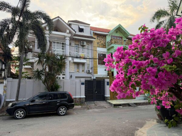 Bán nhà Bình Lợi Bình Thạnh 175m2 xây 3 tầng cao cấp gần Phạm Văn Đồng